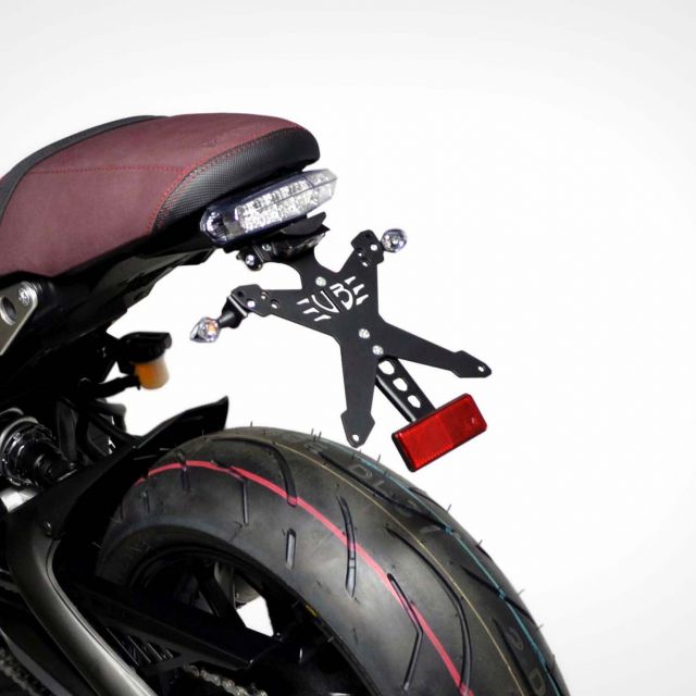 Yamaha XSR 900 X-Treme rear light with classic license plate kit